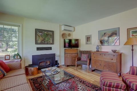 Living Color Cottage House in Hood River