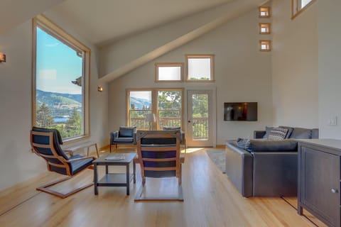 Hutson's Bridgeview 30 Day House in Hood River