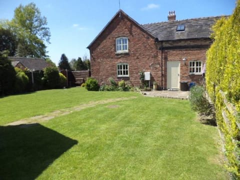 Lapwing Cottage Apartment in Staffordshire Moorlands District