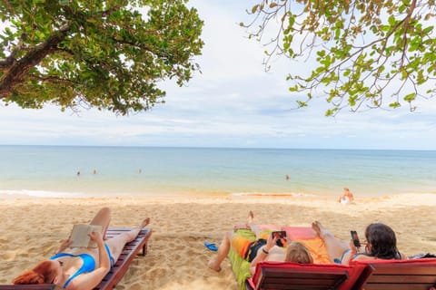 Beach, Sea view, older children, group of guests