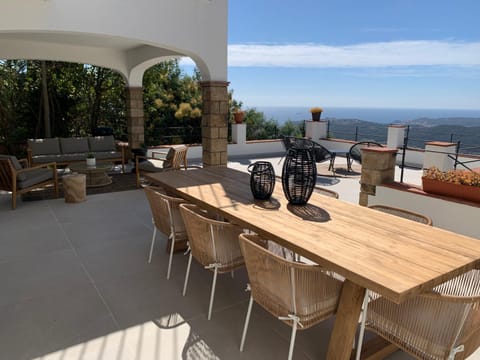 Natural landscape, View (from property/room), Balcony/Terrace, Dining area, Mountain view, Sea view