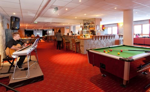 Billiard, Lounge or bar, Evening entertainment, Drinks, Alcoholic drinks, Non alcoholic drinks