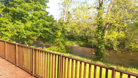 28 Riverside, Caer Beris Holiday Park Chalet in Wales