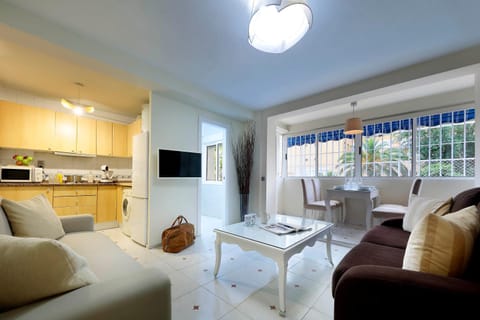 Communal lounge/ TV room, TV and multimedia, Kitchen or kitchenette, Dining area