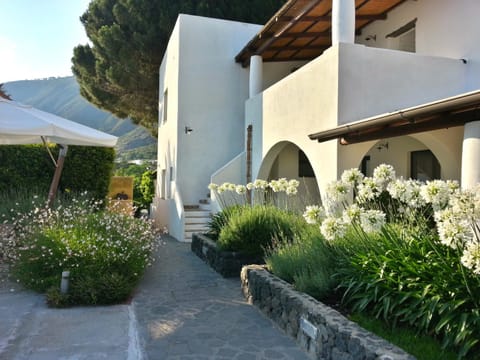 Property building, Facade/entrance, Garden