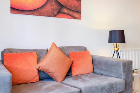 Alder House Serviced Apartment Maidenhead by Ferndale Condo in Maidenhead