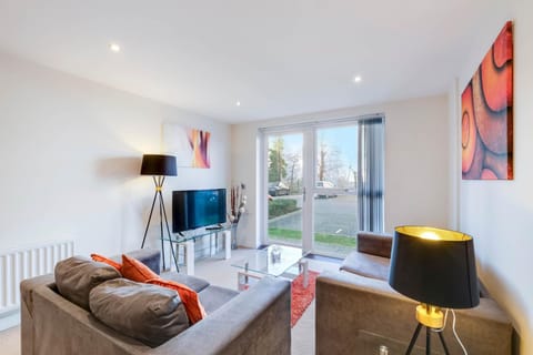 Alder House Serviced Apartment Maidenhead by Ferndale Condo in Maidenhead