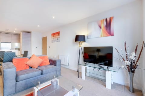 Alder House Serviced Apartment Maidenhead by Ferndale Condo in Maidenhead