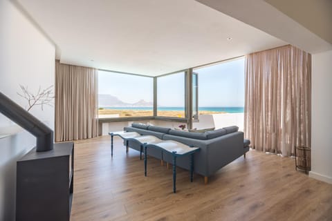 Balcony/Terrace, Living room, Seating area, City view, Mountain view, Sea view