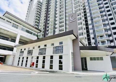 Putrajaya 3R2B 10pax Acond Coway WiFi HyppTV Pool Gym Kitchen Condominio in Putrajaya