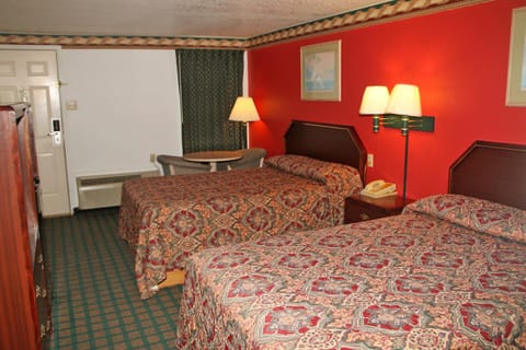 Bed, Photo of the whole room, Seating area, Bedroom