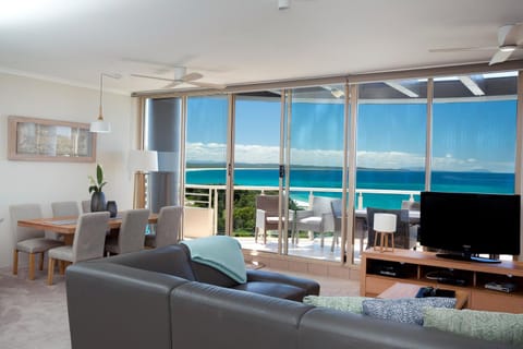 Living room, Dining area, Sea view