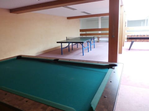 Billiard, Game Room