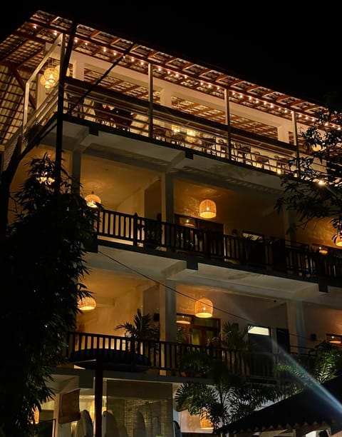 Property building, Restaurant/places to eat, Night, View (from property/room), Balcony/Terrace