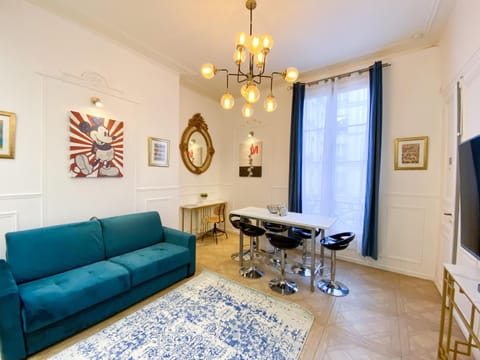 72 - Mermoz Mickey Mouse Apartment in Paris