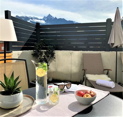 Garden, Balcony/Terrace, Seating area, Garden view, Mountain view
