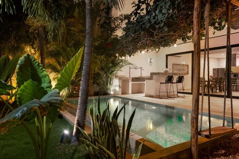 Design Villa with Hot-Tub, 4BR, 12 guests Chalet in Tulum