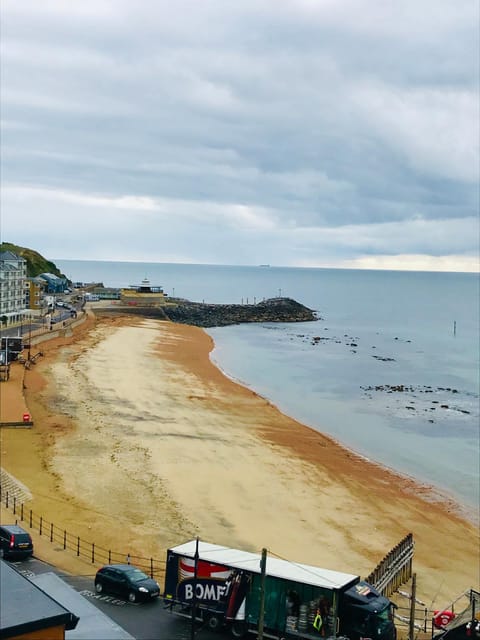 'Kaia' Beach Vista, Ventnor Beach Condo in Ventnor