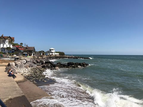 'Kaia' Beach Vista, Ventnor Beach Condo in Ventnor