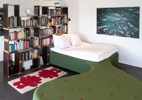 Bed, Day, Library, Living room, Bedroom