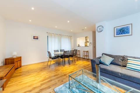 2 Bed Executive Apartment next to Liverpool Street FREE WIFI by City Stay Aparts London Condominio in London Borough of Islington