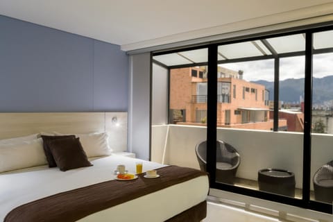 Bed, Balcony/Terrace, Photo of the whole room, Bedroom, City view, Mountain view, Quiet street view