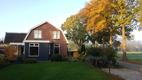 Gastenverblijf Tjoene Apartment in Overijssel (province)