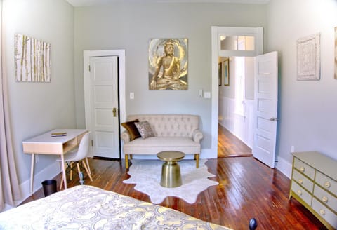 2 Bedroom Newly Renovated Townhome in Historic Savannah Apartment in Savannah