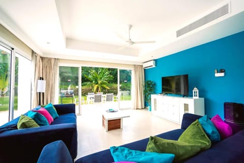 Special offer! Villa Bueno with private pool&beach Villa in Punta Cana