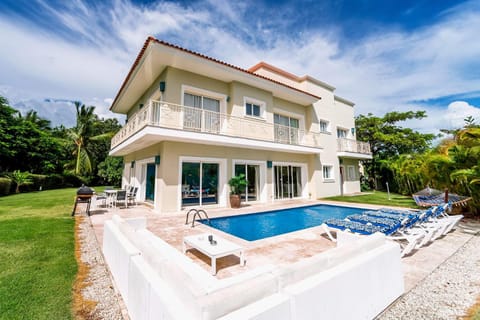 Property building, Garden, Pool view, Swimming pool