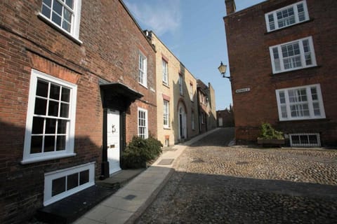 Medieval Town House - Walled Garden Sleeps 8 Casa in Rother District