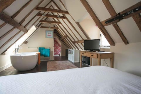 Medieval Town House - Walled Garden Sleeps 8 Haus in Rother District