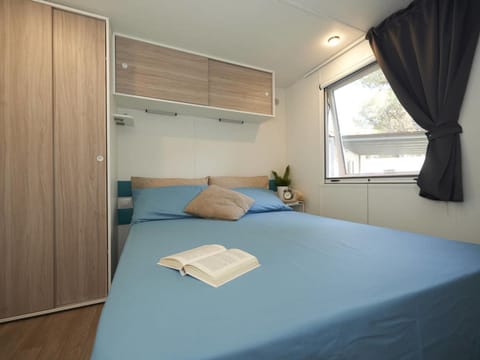 Holiday Home Maxi Caravan Ischia by Interhome House in Baia Domizia