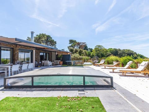 Holiday Home Indigo-Vue Mer et Piscine chauffée by Interhome House in Saint-Nazaire