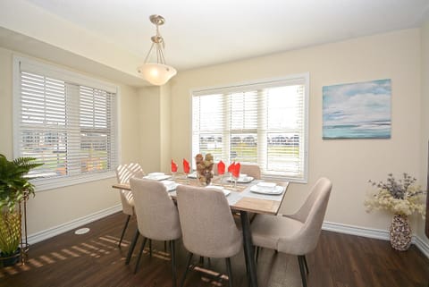 Townhome Collection By Royal Stays - Milton ON House in Milton
