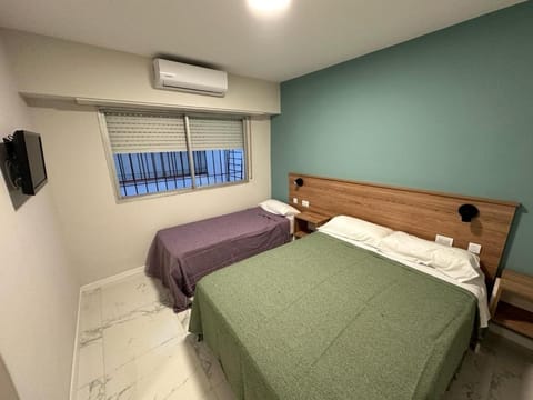 Bed, TV and multimedia, Photo of the whole room, Bedroom, air conditioner