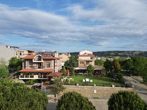 Natural landscape, Bird's eye view, Street view, Location, Parking