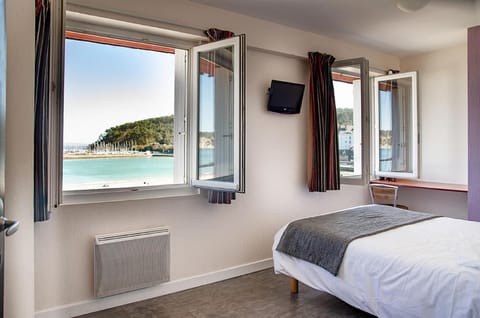 Property building, Photo of the whole room, Bedroom, Sea view, Sea view