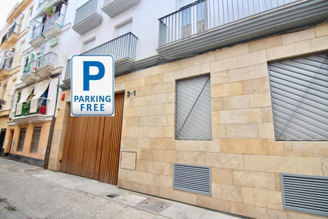 El CONSEJERO de Indias free parking by Cadiz4Rentals House in Cadiz