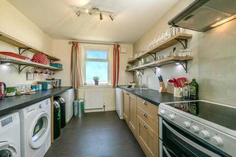 Kitchen or kitchenette, dishwasher, minibar, pet friendly, stove, washing machine, dryer, kitchen, kitchen