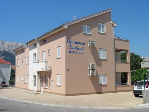 Property building, Facade/entrance, Day, Parking