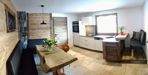 Kitchen or kitchenette, Photo of the whole room, Dining area