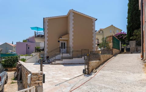 Apartments Listes Maison in Split-Dalmatia County