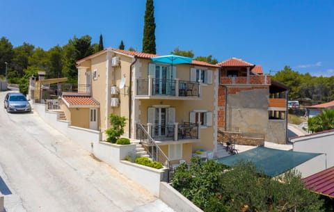 Apartments Listes Casa in Split-Dalmatia County
