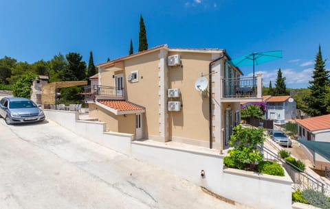 Apartments Listes House in Split-Dalmatia County