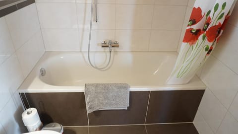 Shower, Bathroom, Bath, towels