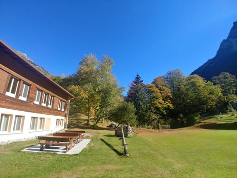 Property building, Day, Natural landscape, BBQ facilities, Garden, Autumn, Garden view, Mountain view