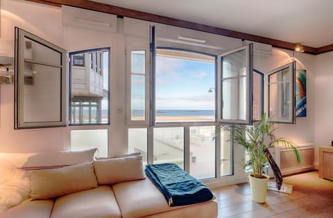 Living room, Sea view