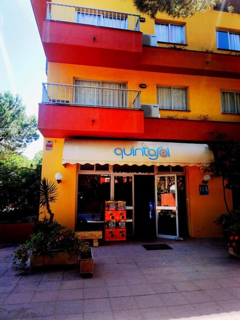 Apartamentos Quintasol Apartment hotel in Maresme