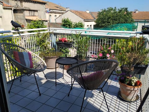 Charming Duplex with Terrace Historical City Center Condo in Arles